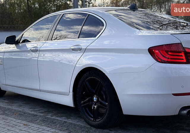 Белый БМВ 5 Серия, объемом двигателя 2 л и пробегом 302 тыс. км за 13900 $, фото 2 на Automoto.ua
