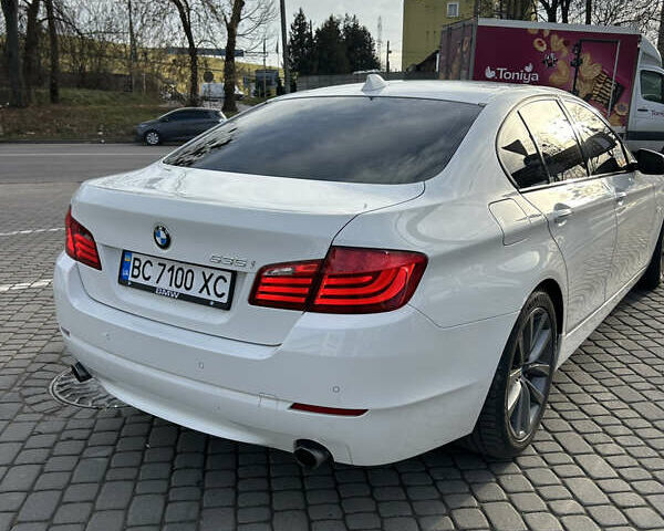 Белый БМВ 5 Серия, объемом двигателя 2.98 л и пробегом 295 тыс. км за 10999 $, фото 5 на Automoto.ua