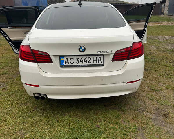 Белый БМВ 5 Серия, объемом двигателя 2 л и пробегом 260 тыс. км за 12300 $, фото 1 на Automoto.ua