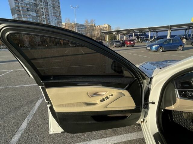 Белый БМВ 5 Серия, объемом двигателя 2 л и пробегом 270 тыс. км за 15000 $, фото 12 на Automoto.ua