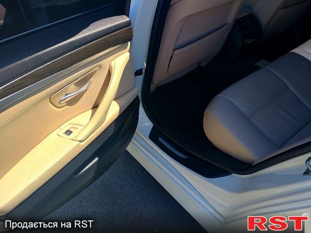 Білий БМВ 5 Серія, об'ємом двигуна 3 л та пробігом 200 тис. км за 12000 $, фото 10 на Automoto.ua