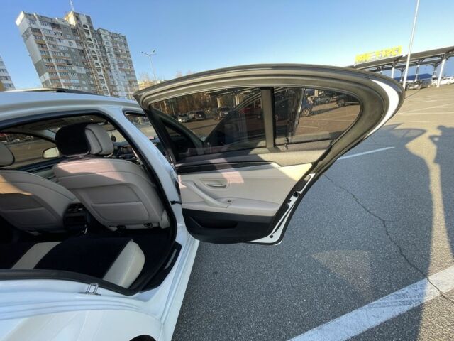 Белый БМВ 5 Серия, объемом двигателя 2 л и пробегом 270 тыс. км за 15000 $, фото 3 на Automoto.ua