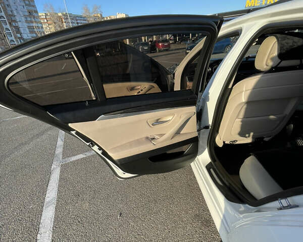 Білий БМВ 5 Серія, об'ємом двигуна 2 л та пробігом 272 тис. км за 14000 $, фото 11 на Automoto.ua