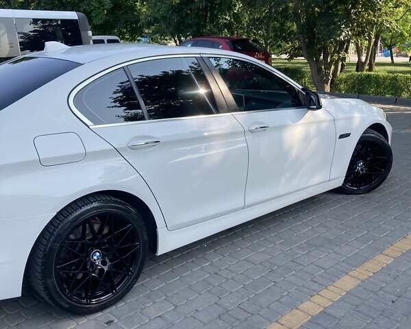 Белый БМВ 5 Серия, объемом двигателя 2.99 л и пробегом 215 тыс. км за 16500 $, фото 17 на Automoto.ua