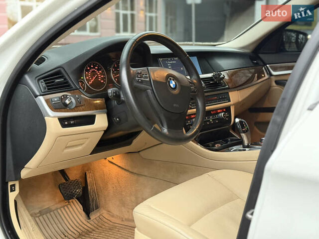 Білий БМВ 5 Серія, об'ємом двигуна 3 л та пробігом 223 тис. км за 11900 $, фото 19 на Automoto.ua