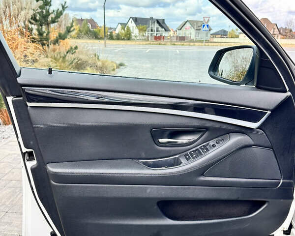 Белый БМВ 5 Серия, объемом двигателя 2 л и пробегом 114 тыс. км за 18000 $, фото 15 на Automoto.ua