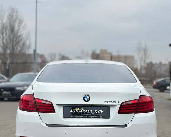 Белый БМВ 5 Серия, объемом двигателя 2 л и пробегом 231 тыс. км за 9500 $, фото 4 на Automoto.ua