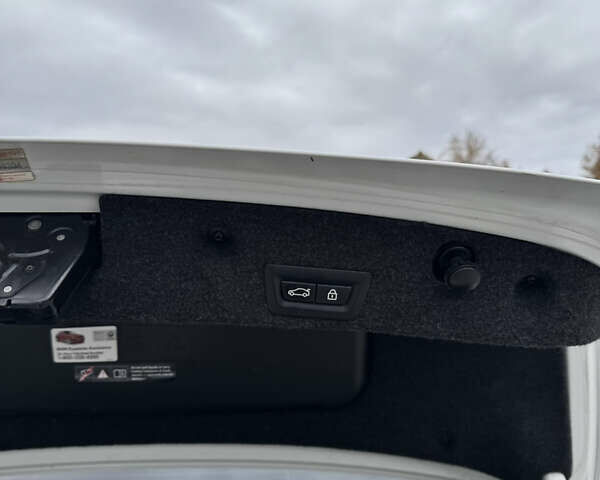 Білий БМВ 5 Серія, об'ємом двигуна 3 л та пробігом 254 тис. км за 12300 $, фото 19 на Automoto.ua