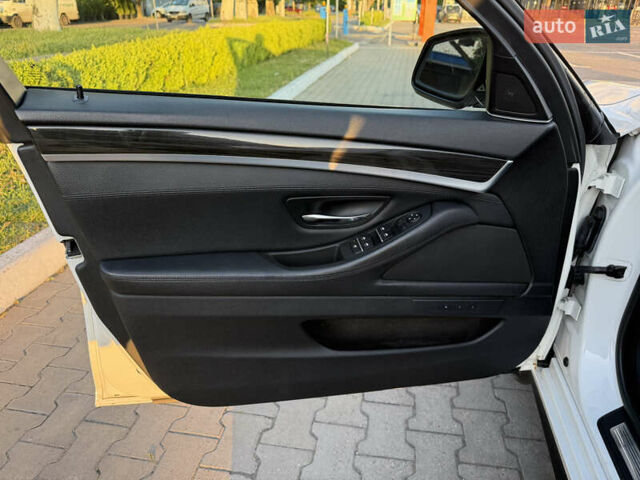 Білий БМВ 5 Серія, об'ємом двигуна 3 л та пробігом 212 тис. км за 13900 $, фото 14 на Automoto.ua