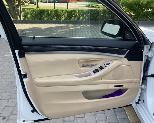 Белый БМВ 5 Серия, объемом двигателя 2.99 л и пробегом 215 тыс. км за 16500 $, фото 19 на Automoto.ua