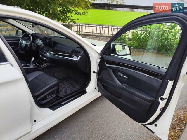 Білий БМВ 5 Серія, об'ємом двигуна 2 л та пробігом 288 тис. км за 11500 $, фото 17 на Automoto.ua