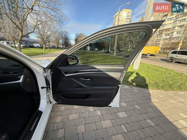 Білий БМВ 5 Серія, об'ємом двигуна 2 л та пробігом 105 тис. км за 14700 $, фото 54 на Automoto.ua