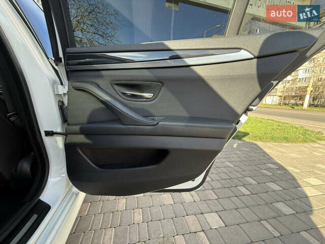 Білий БМВ 5 Серія, об'ємом двигуна 2 л та пробігом 105 тис. км за 14700 $, фото 50 на Automoto.ua