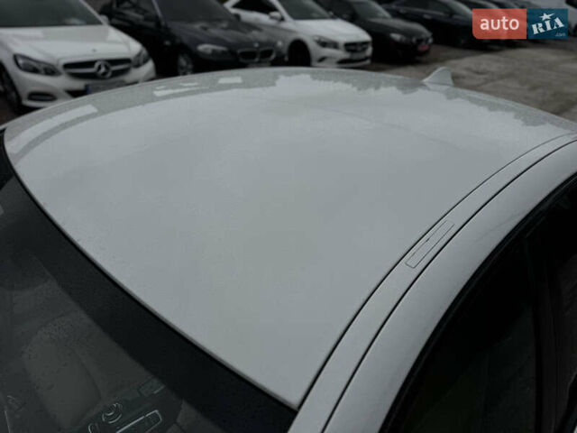 Белый БМВ 5 Серия, объемом двигателя 3 л и пробегом 292 тыс. км за 17900 $, фото 15 на Automoto.ua
