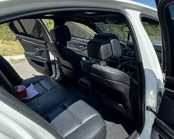 Білий БМВ 5 Серія, об'ємом двигуна 2 л та пробігом 310 тис. км за 20000 $, фото 27 на Automoto.ua