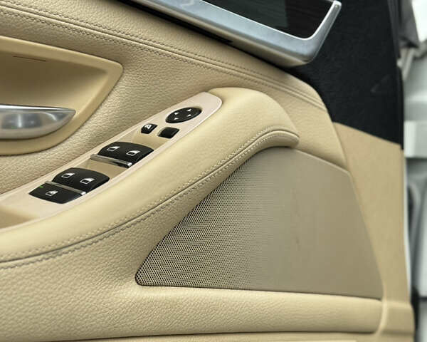 Білий БМВ 5 Серія, об'ємом двигуна 3 л та пробігом 254 тис. км за 12300 $, фото 40 на Automoto.ua