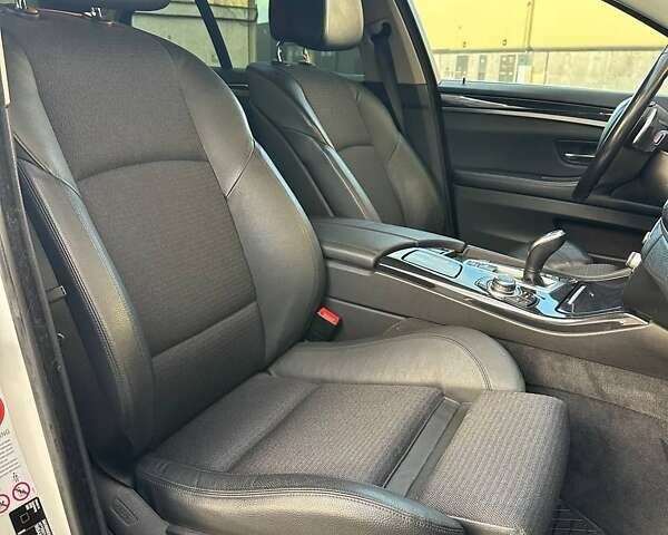 БМВ 5 Серия 2012 в Киеве на Automoto.ua Белый БМВ 5 Серия, объемом двигателя 2 л и пробегом 140 тыс. км за 15000 $, фото 22 на Automoto.ua