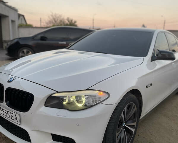 Білий БМВ 5 Серія, об'ємом двигуна 2.99 л та пробігом 301 тис. км за 16999 $, фото 4 на Automoto.ua