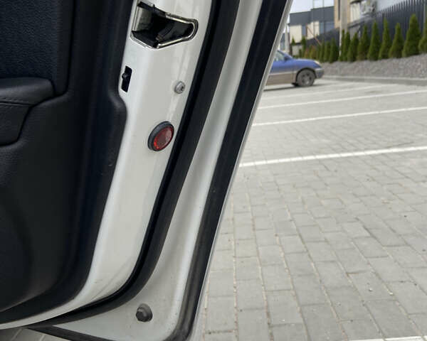 Білий БМВ 5 Серія, об'ємом двигуна 2 л та пробігом 171 тис. км за 13200 $, фото 16 на Automoto.ua