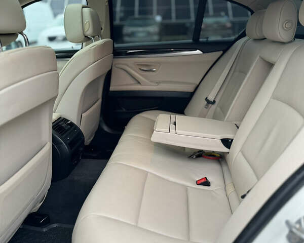 Белый БМВ 5 Серия, объемом двигателя 2 л и пробегом 205 тыс. км за 11400 $, фото 4 на Automoto.ua