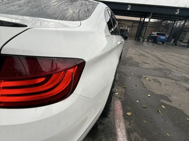 Белый БМВ 5 Серия, объемом двигателя 2 л и пробегом 230 тыс. км за 12500 $, фото 9 на Automoto.ua