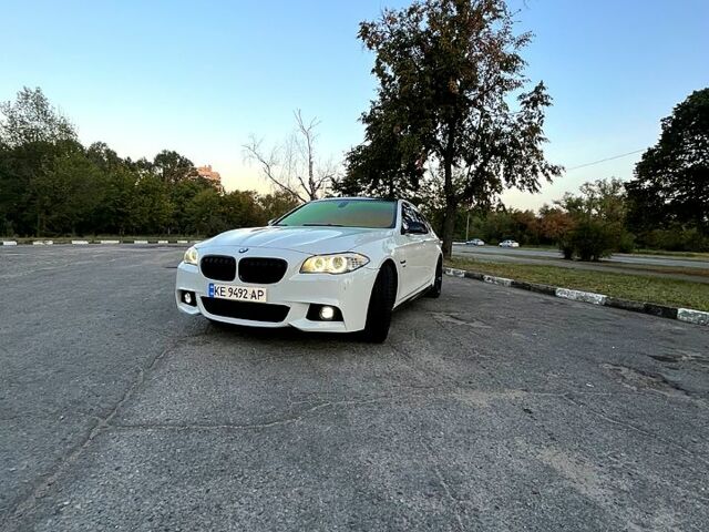 Белый БМВ 5 Серия, объемом двигателя 3 л и пробегом 226 тыс. км за 17700 $, фото 5 на Automoto.ua