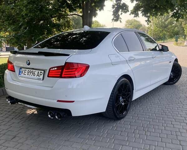 Белый БМВ 5 Серия, объемом двигателя 2.99 л и пробегом 215 тыс. км за 16500 $, фото 4 на Automoto.ua