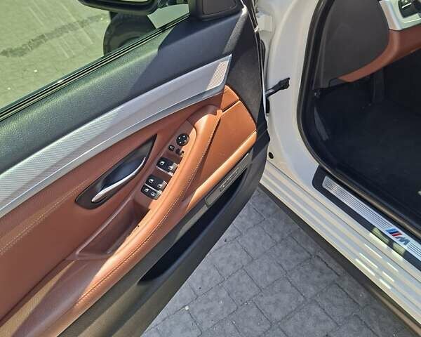 БМВ 5 Серія 2012 у Запоріжжя на Automoto.ua Білий БМВ 5 Серія, об'ємом двигуна 2 л та пробігом 220 тис. км за 13499 $, фото 13 на Automoto.ua