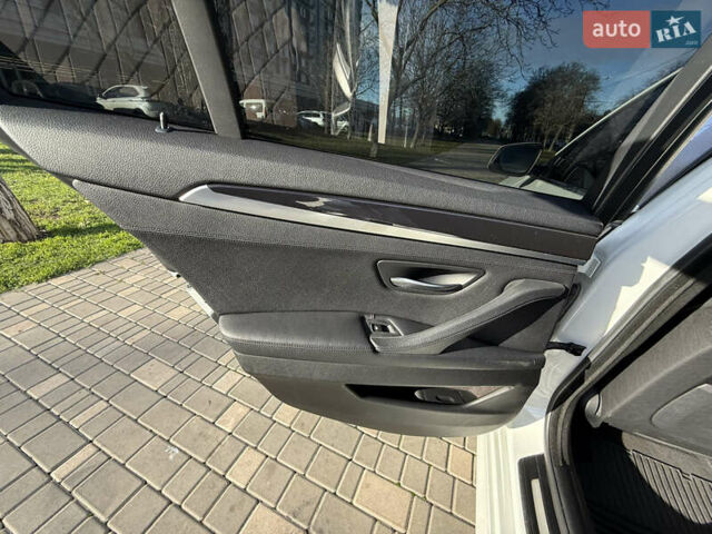 Білий БМВ 5 Серія, об'ємом двигуна 2 л та пробігом 105 тис. км за 14700 $, фото 57 на Automoto.ua