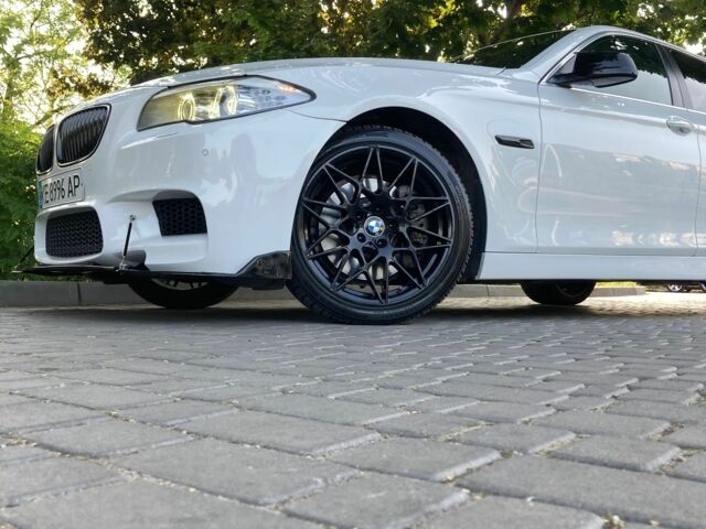 Белый БМВ 5 Серия, объемом двигателя 3 л и пробегом 217 тыс. км за 13300 $, фото 2 на Automoto.ua