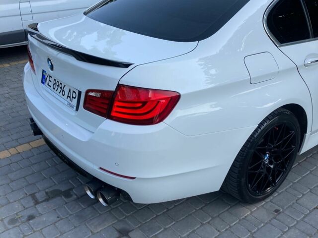 Белый БМВ 5 Серия, объемом двигателя 3 л и пробегом 217 тыс. км за 13300 $, фото 8 на Automoto.ua