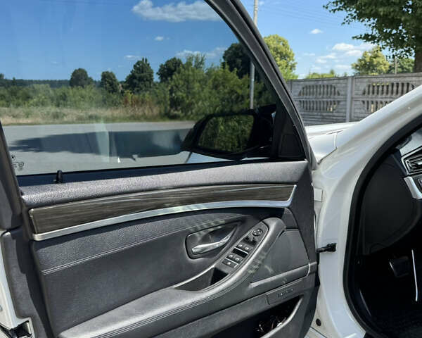 Білий БМВ 5 Серія, об'ємом двигуна 2 л та пробігом 310 тис. км за 20000 $, фото 13 на Automoto.ua