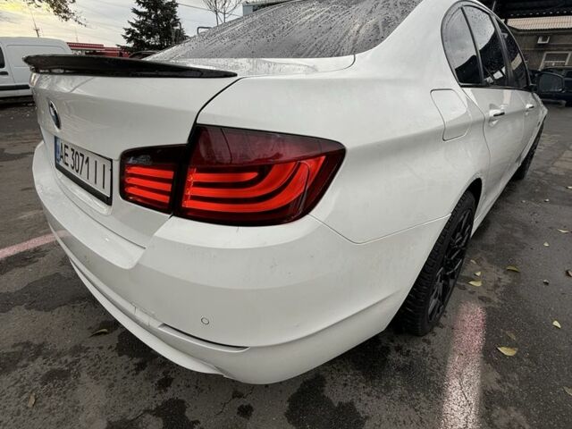 Белый БМВ 5 Серия, объемом двигателя 2 л и пробегом 230 тыс. км за 12500 $, фото 4 на Automoto.ua