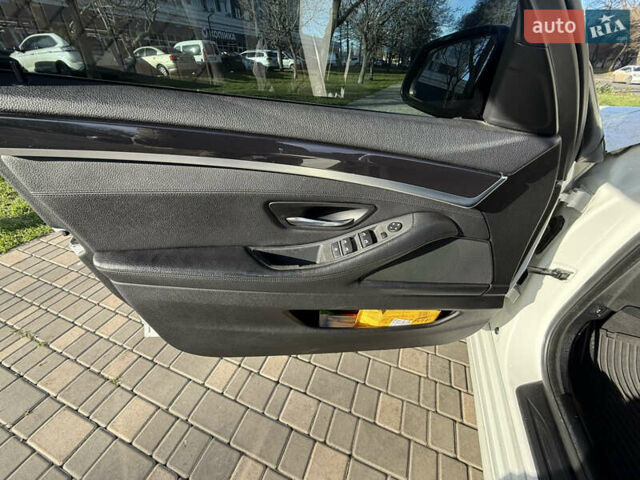 Білий БМВ 5 Серія, об'ємом двигуна 2 л та пробігом 105 тис. км за 14700 $, фото 51 на Automoto.ua