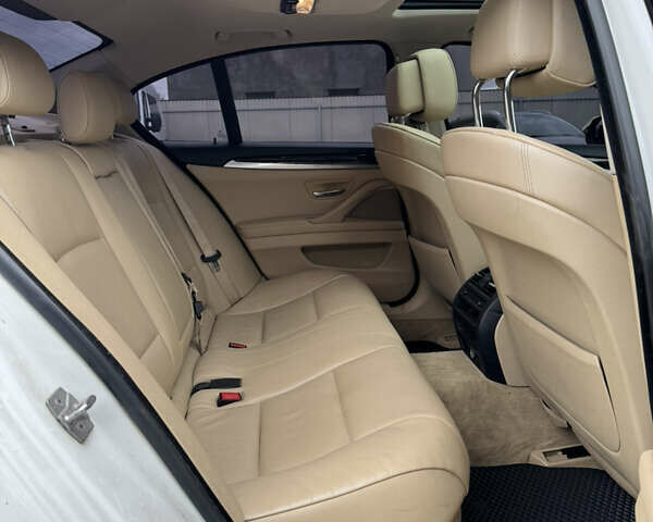Білий БМВ 5 Серія, об'ємом двигуна 3 л та пробігом 254 тис. км за 12300 $, фото 20 на Automoto.ua