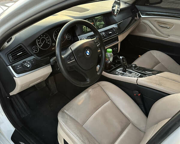 Белый БМВ 5 Серия, объемом двигателя 2.99 л и пробегом 235 тыс. км за 12500 $, фото 18 на Automoto.ua