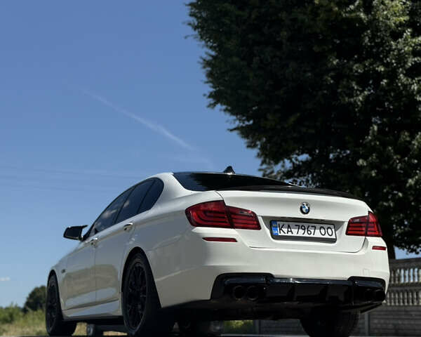 Білий БМВ 5 Серія, об'ємом двигуна 2 л та пробігом 310 тис. км за 20000 $, фото 25 на Automoto.ua