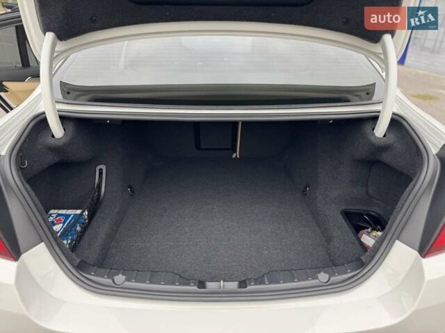 Белый БМВ 5 Серия, объемом двигателя 2 л и пробегом 183 тыс. км за 14500 $, фото 12 на Automoto.ua