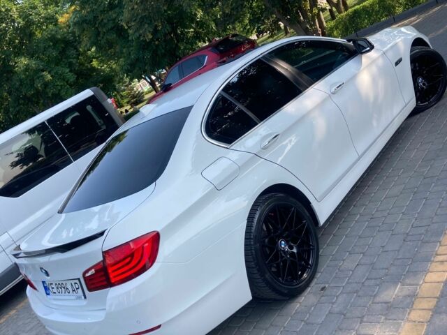 Белый БМВ 5 Серия, объемом двигателя 3 л и пробегом 217 тыс. км за 13300 $, фото 6 на Automoto.ua