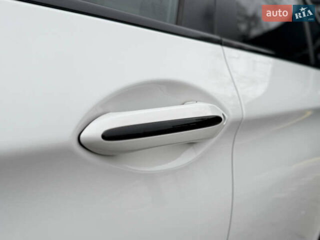 Белый БМВ 5 Серия, объемом двигателя 2 л и пробегом 205 тыс. км за 11400 $, фото 23 на Automoto.ua
