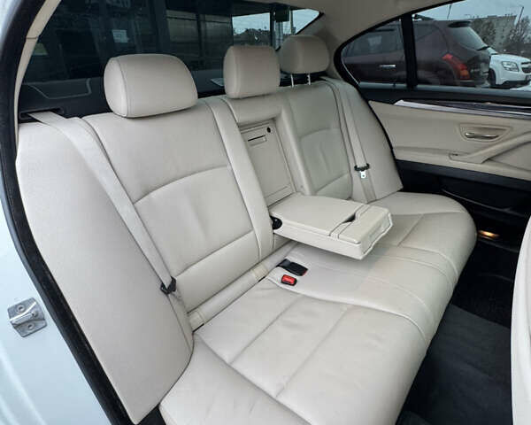 Белый БМВ 5 Серия, объемом двигателя 2 л и пробегом 205 тыс. км за 11400 $, фото 2 на Automoto.ua