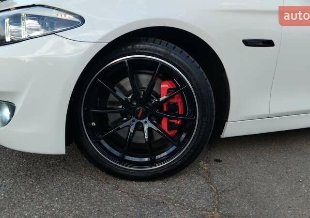 Белый БМВ 5 Серия, объемом двигателя 3 л и пробегом 290 тыс. км за 17500 $, фото 8 на Automoto.ua