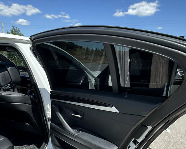 Білий БМВ 5 Серія, об'ємом двигуна 2 л та пробігом 310 тис. км за 20000 $, фото 15 на Automoto.ua