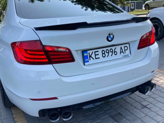 Белый БМВ 5 Серия, объемом двигателя 3 л и пробегом 217 тыс. км за 13300 $, фото 5 на Automoto.ua