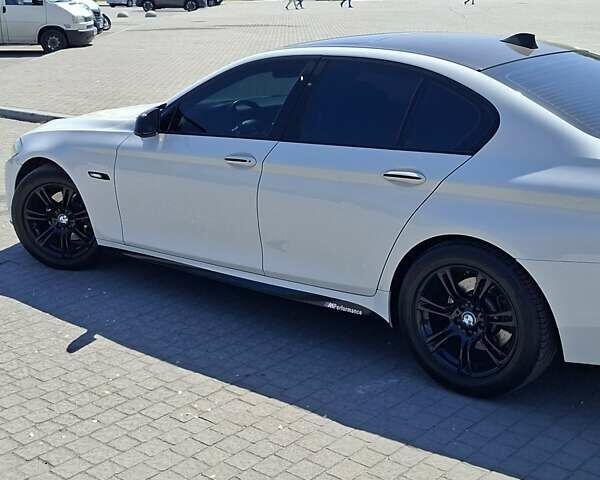 БМВ 5 Серія 2012 у Запоріжжя на Automoto.ua Білий БМВ 5 Серія, об'ємом двигуна 2 л та пробігом 220 тис. км за 13499 $, фото 11 на Automoto.ua