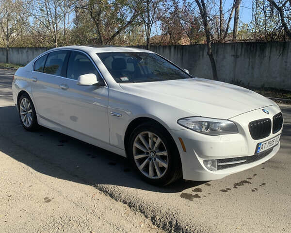 Білий БМВ 5 Серія, об'ємом двигуна 2 л та пробігом 220 тис. км за 12000 $, фото 1 на Automoto.ua