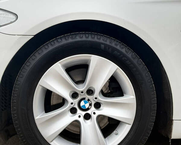 Белый БМВ 5 Серия, объемом двигателя 2 л и пробегом 231 тыс. км за 9500 $, фото 9 на Automoto.ua