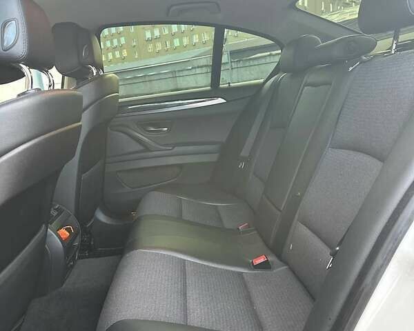 БМВ 5 Серия 2012 в Киеве на Automoto.ua Белый БМВ 5 Серия, объемом двигателя 2 л и пробегом 140 тыс. км за 15000 $, фото 26 на Automoto.ua