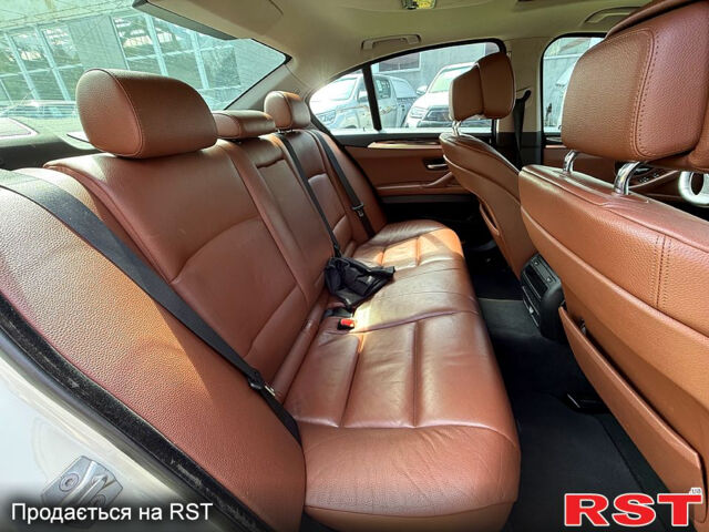 Білий БМВ 5 Серія, об'ємом двигуна 3 л та пробігом 231 тис. км за 11300 $, фото 7 на Automoto.ua