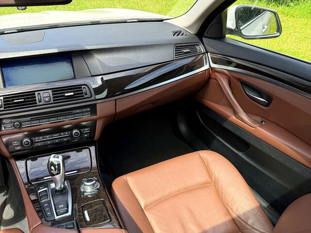 Білий БМВ 5 Серія, об'ємом двигуна 3 л та пробігом 231 тис. км за 11300 $, фото 11 на Automoto.ua